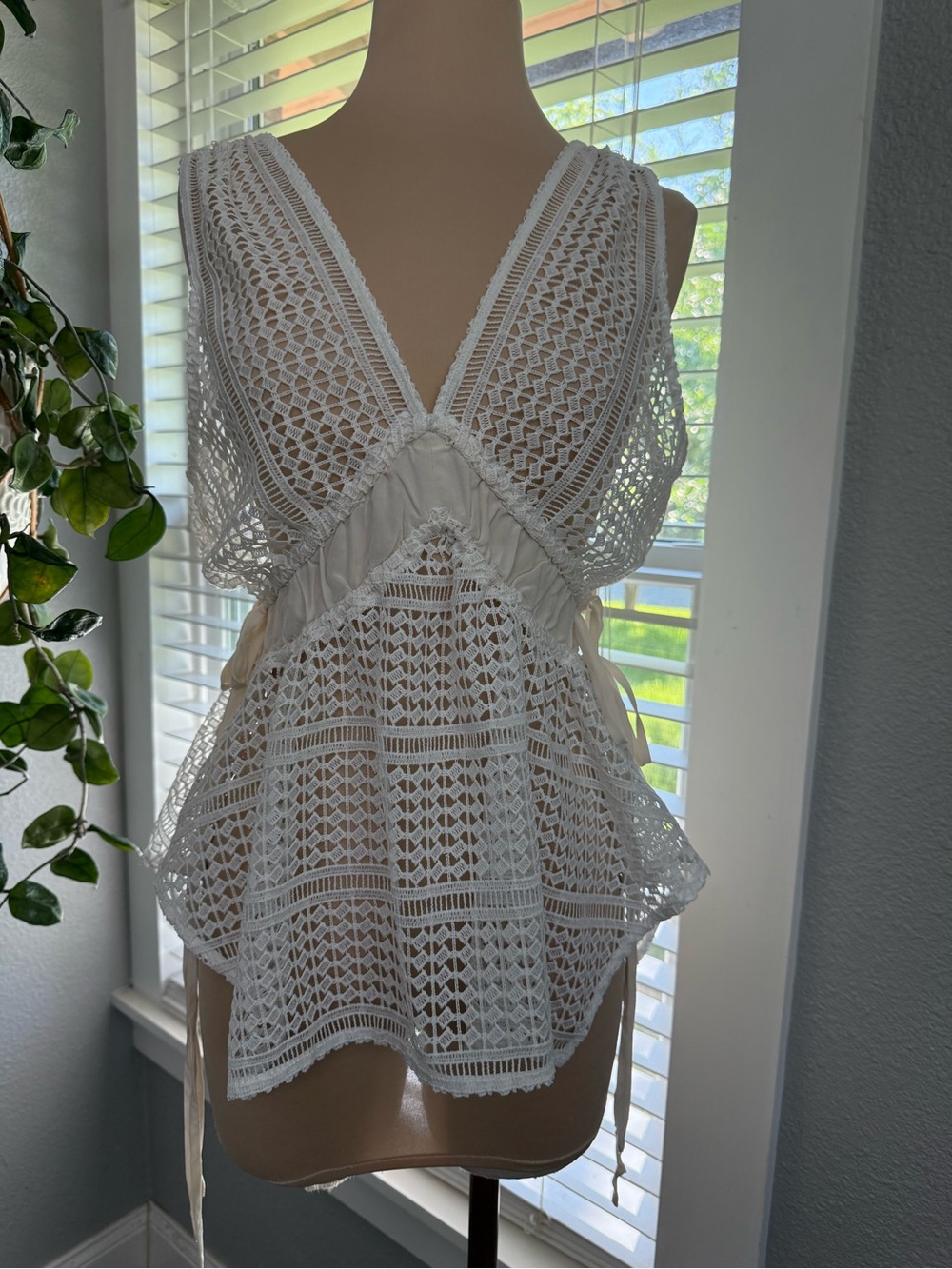Derek Lam 10 Crosby White Crochet V-Neck Peplum Top Silk Ruched Detail Size 6